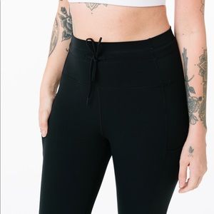 Zyia black pocket drawstring luxe 7/8